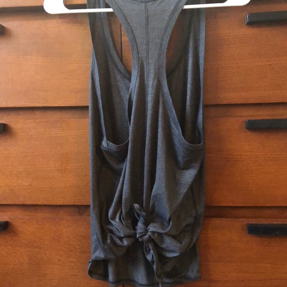 Lululemon Grey Tie Back sz 8